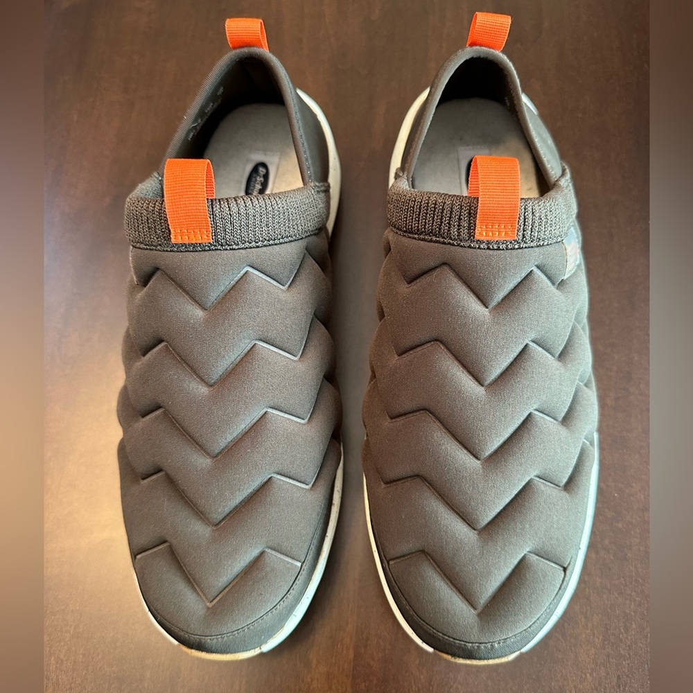 Dr Scholl’s Slip on Sneakers, army green, size 10- only worn indoors twice roomy